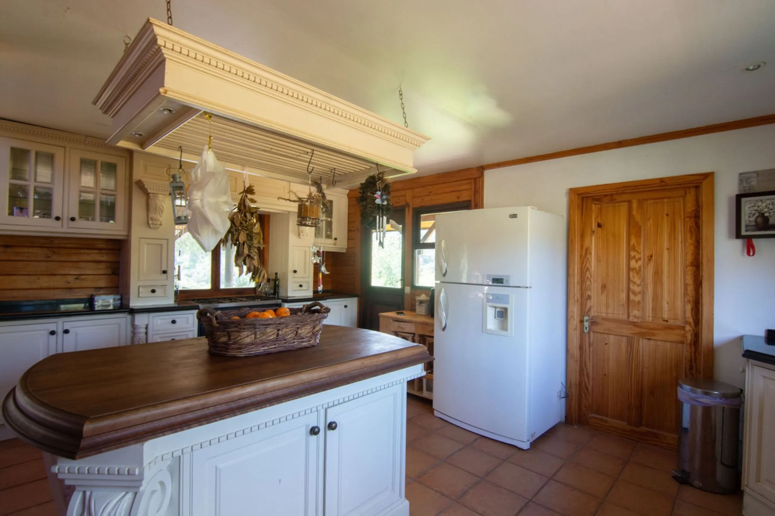 House - Finca - Cortijo в продаже в Mijas, Málaga. В доме 3 спален и 3 ванных комнат. Площадь дома 240 м². Площадь участка 6462 м²