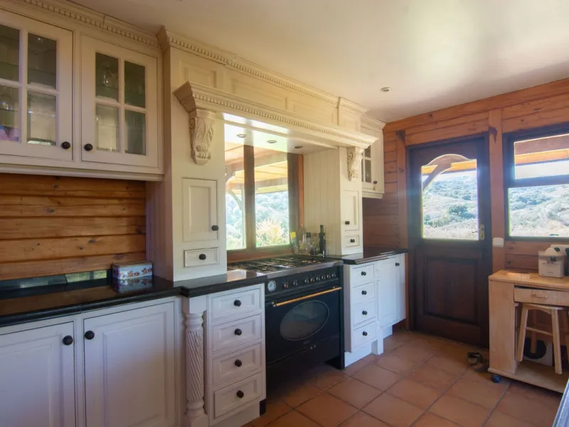 House - Finca - Cortijo в продаже в Mijas, Málaga. В доме 3 спален и 3 ванных комнат. Площадь дома 240 м². Площадь участка 6462 м²