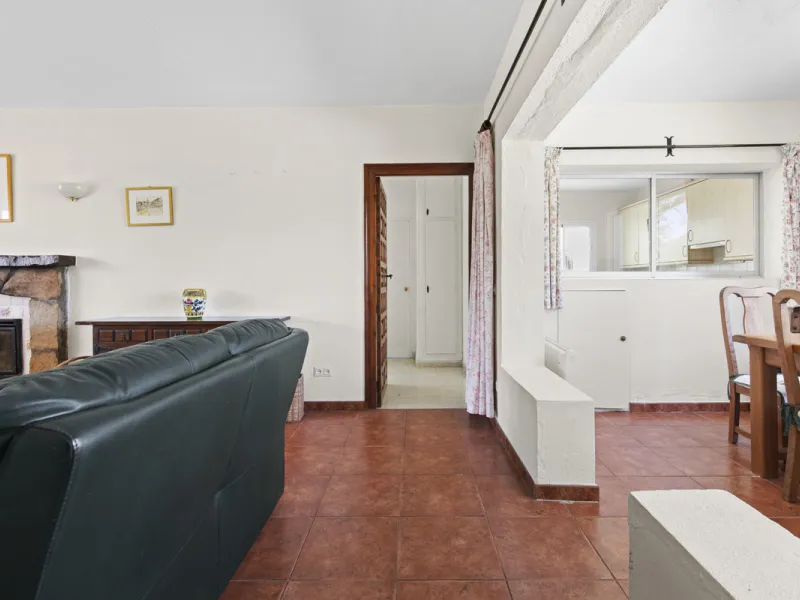This charming single-storey villa presents a rare opportunity to create a truly special home in one of the most prestigious areas of Guadalmina Baja. Set on a generous 813m² plot, the property enjoys a unique and tranquil position as one of just four hous