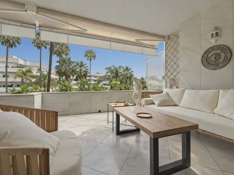 Bargain! Frontline beach apartment Los Granados one Puerto Banus for sale, Marbella.