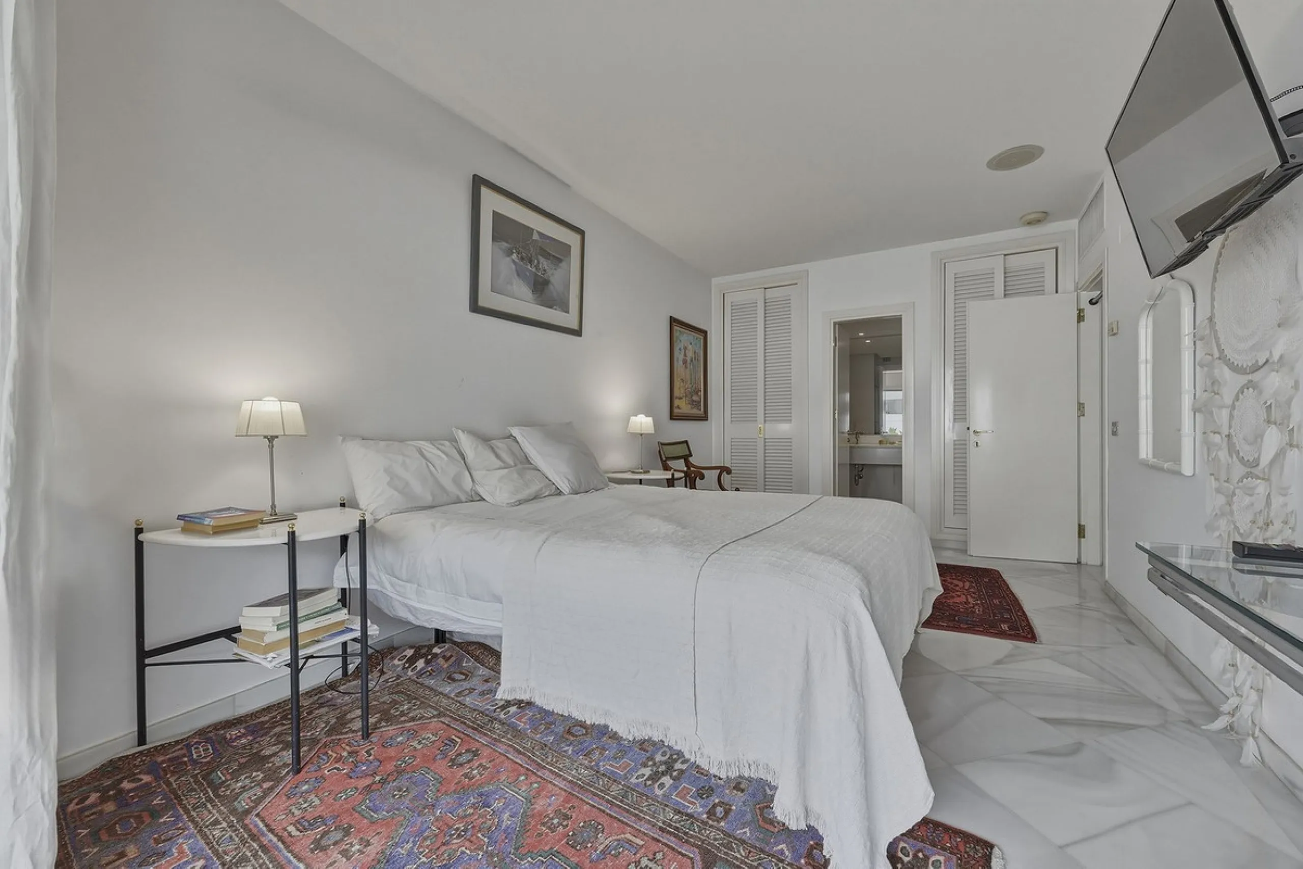 Bargain! Frontline beach apartment Los Granados one Puerto Banus for sale, Marbella.