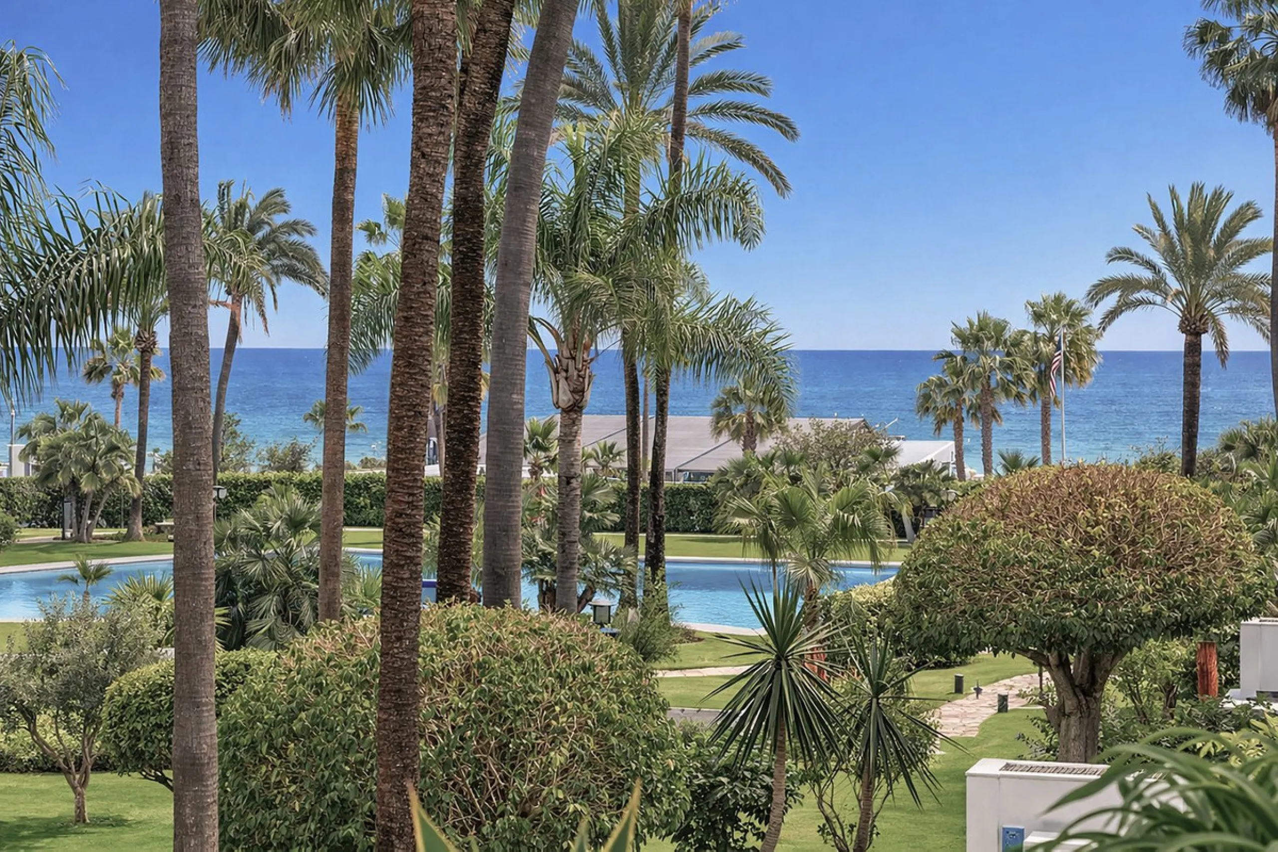 Bargain! Frontline beach apartment Los Granados one Puerto Banus for sale, Marbella.