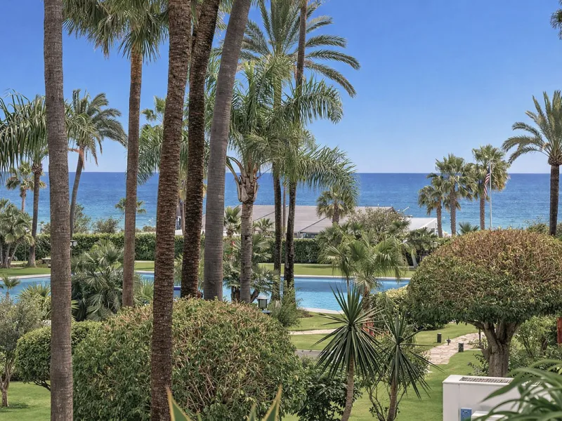Bargain! Frontline beach apartment Los Granados one Puerto Banus for sale, Marbella.