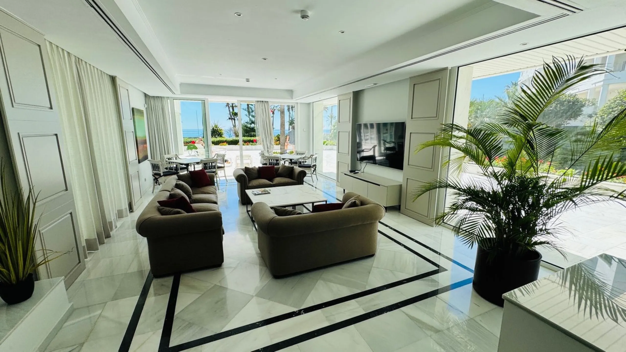Bargain! Frontline beach apartment Los Granados one Puerto Banus for sale, Marbella.