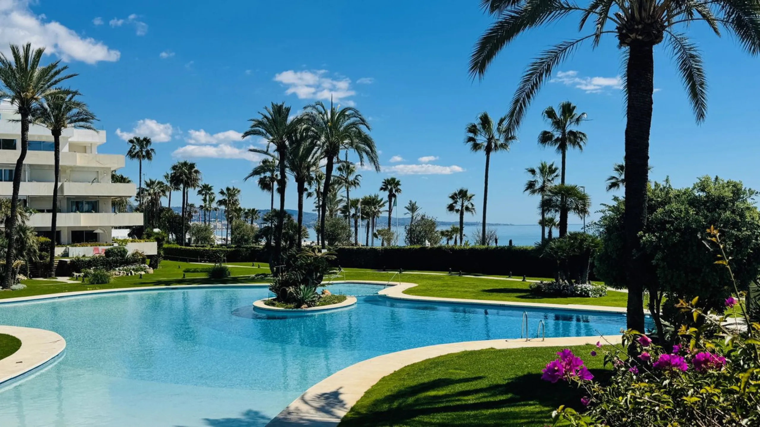 Bargain! Frontline beach apartment Los Granados one Puerto Banus for sale, Marbella.