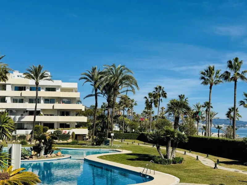 Bargain! Frontline beach apartment Los Granados one Puerto Banus for sale, Marbella.