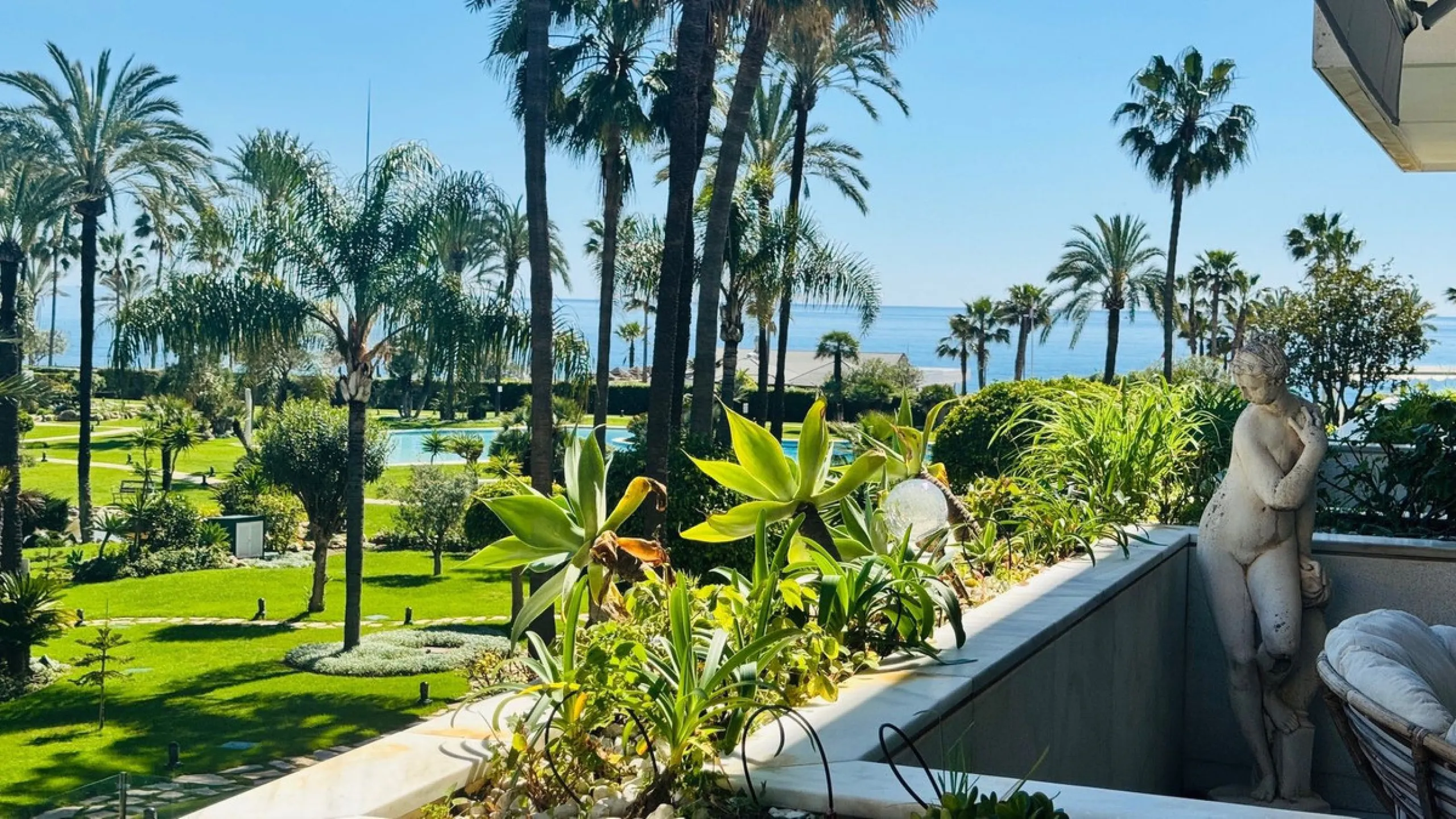 Bargain! Frontline beach apartment Los Granados one Puerto Banus for sale, Marbella.