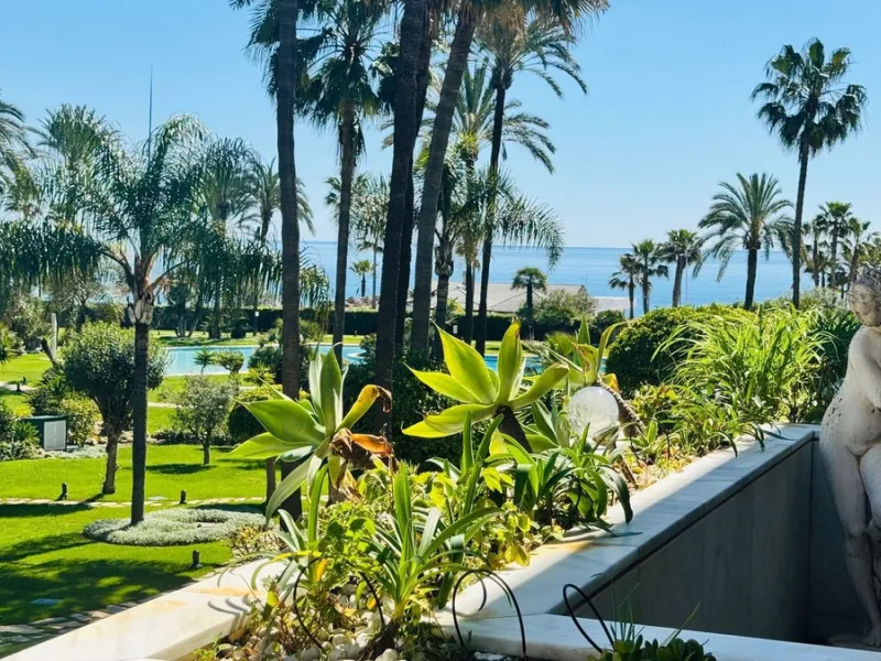 Bargain! Frontline beach apartment Los Granados one Puerto Banus for sale, Marbella.
