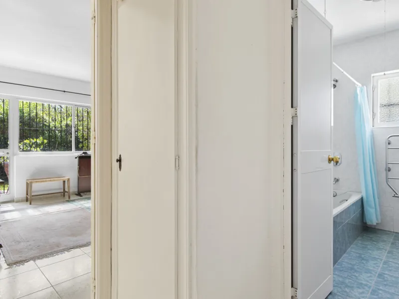 This charming single-storey villa presents a rare opportunity to create a truly special home in one of the most prestigious areas of Guadalmina Baja. Set on a generous 813m² plot, the property enjoys a unique and tranquil position as one of just four hous