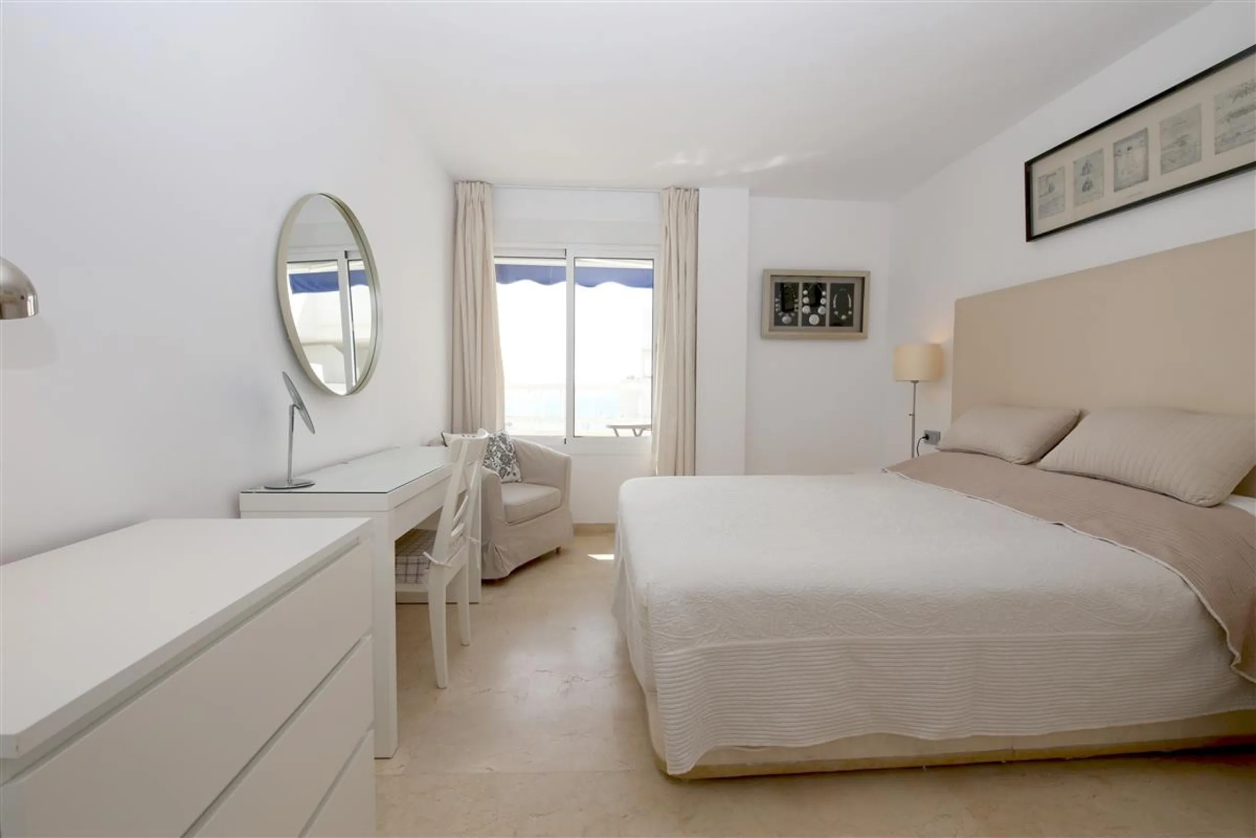 Apartment - Penthouse в продаже в Estepona, Málaga. В доме 2 спален и 2 ванных комнат. Площадь дома 102 м². Площадь участка 108 м²