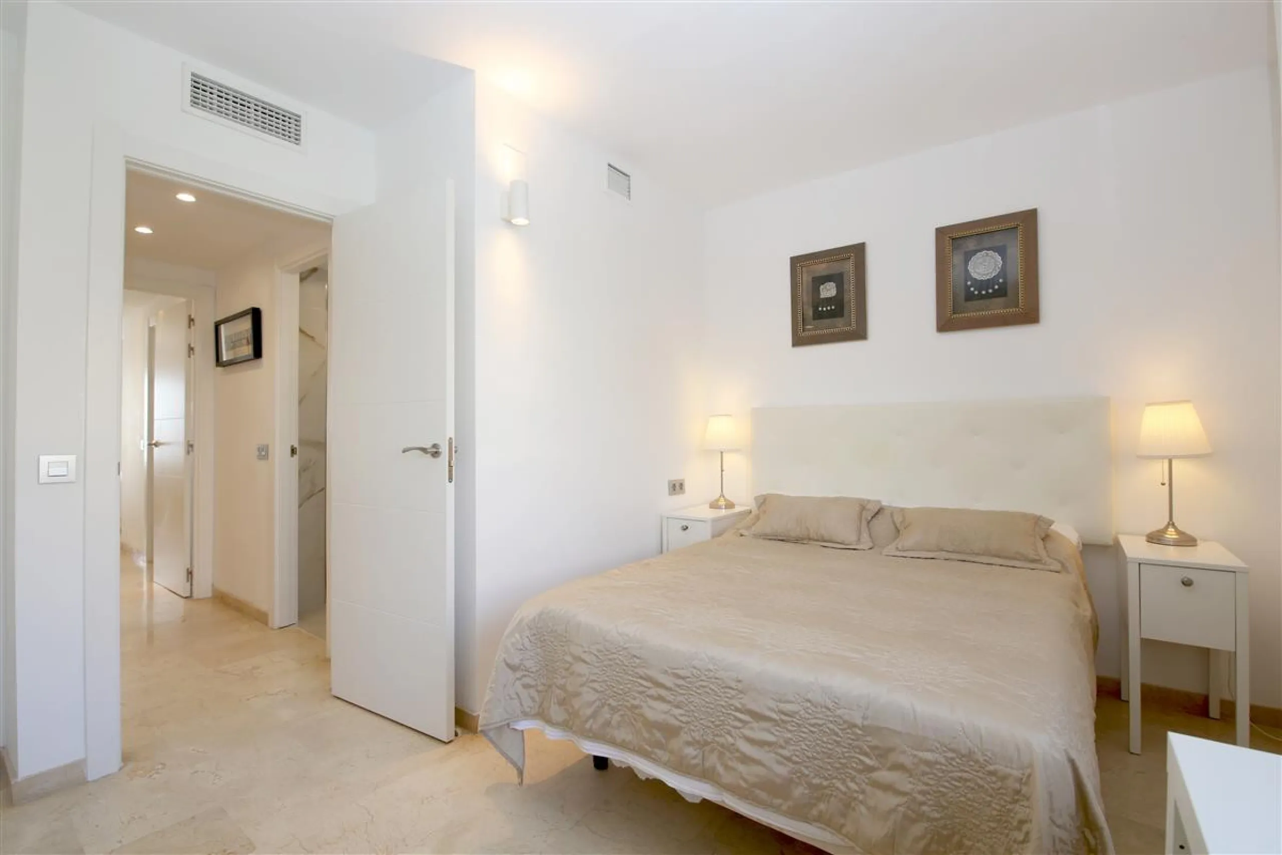 Apartment - Penthouse в продаже в Estepona, Málaga. В доме 2 спален и 2 ванных комнат. Площадь дома 102 м². Площадь участка 108 м²