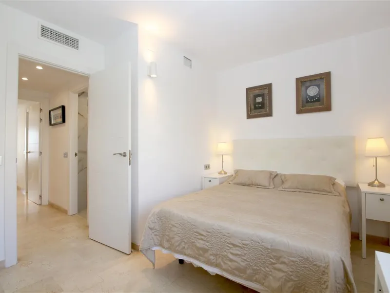 Apartment - Penthouse в продаже в Estepona, Málaga. В доме 2 спален и 2 ванных комнат. Площадь дома 102 м². Площадь участка 108 м²
