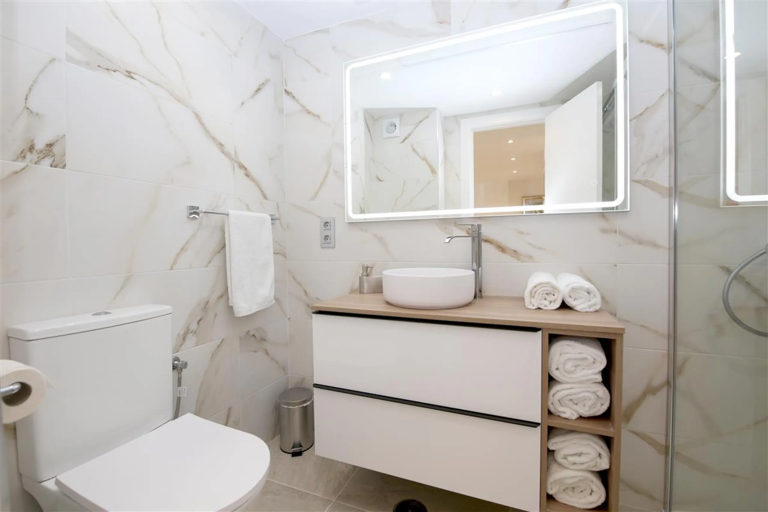 Apartment - Penthouse в продаже в Estepona, Málaga. В доме 2 спален и 2 ванных комнат. Площадь дома 102 м². Площадь участка 108 м²