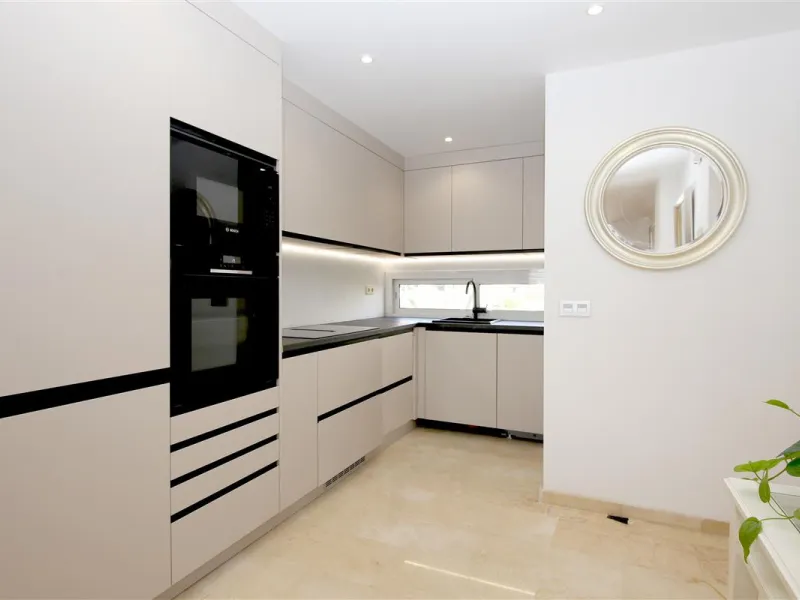 Apartment - Penthouse в продаже в Estepona, Málaga. В доме 2 спален и 2 ванных комнат. Площадь дома 102 м². Площадь участка 108 м²