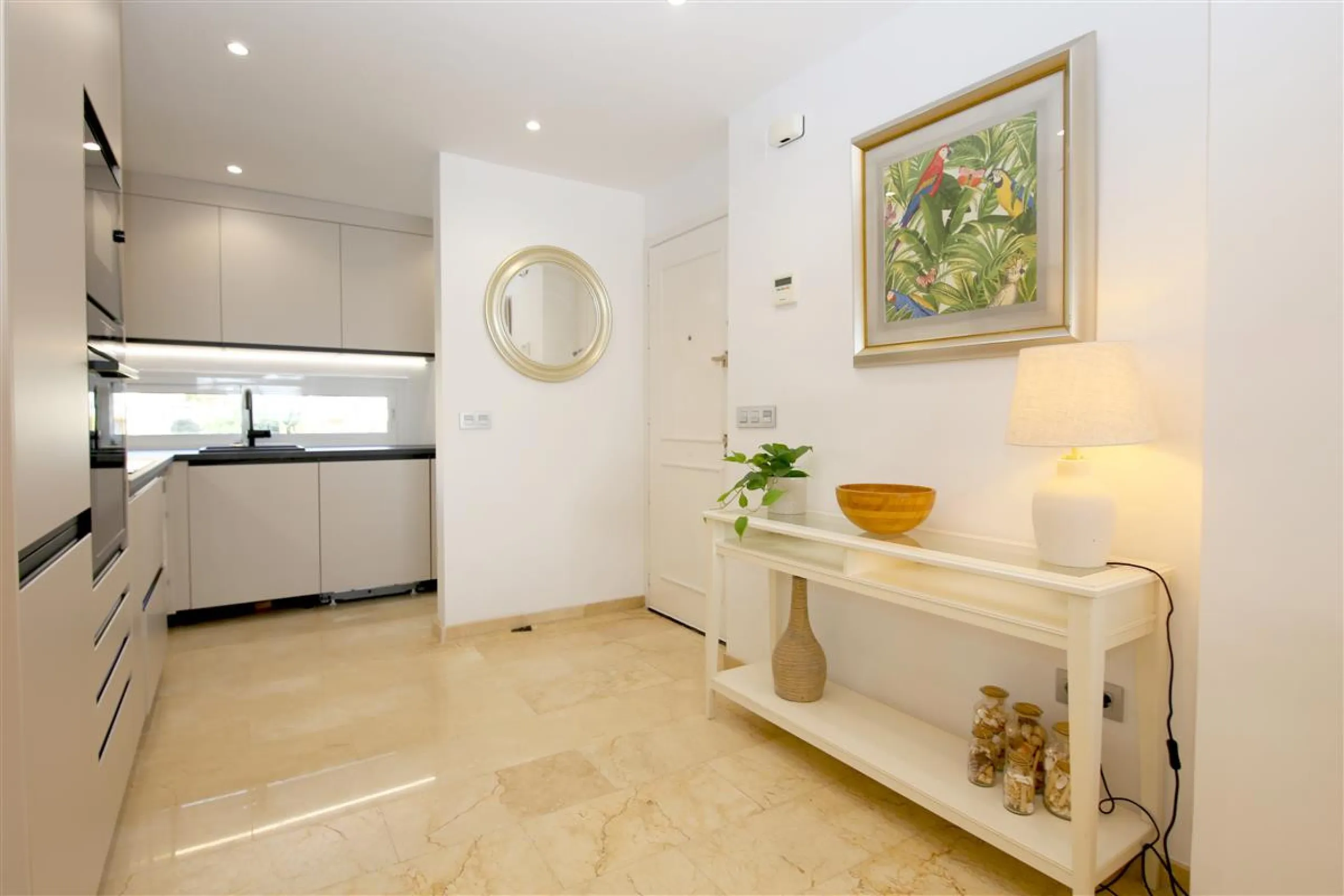 Apartment - Penthouse в продаже в Estepona, Málaga. В доме 2 спален и 2 ванных комнат. Площадь дома 102 м². Площадь участка 108 м²