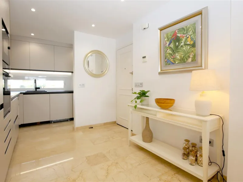 Apartment - Penthouse в продаже в Estepona, Málaga. В доме 2 спален и 2 ванных комнат. Площадь дома 102 м². Площадь участка 108 м²
