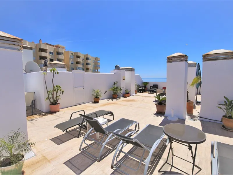 Apartment - Penthouse в продаже в Estepona, Málaga. В доме 2 спален и 2 ванных комнат. Площадь дома 102 м². Площадь участка 108 м²