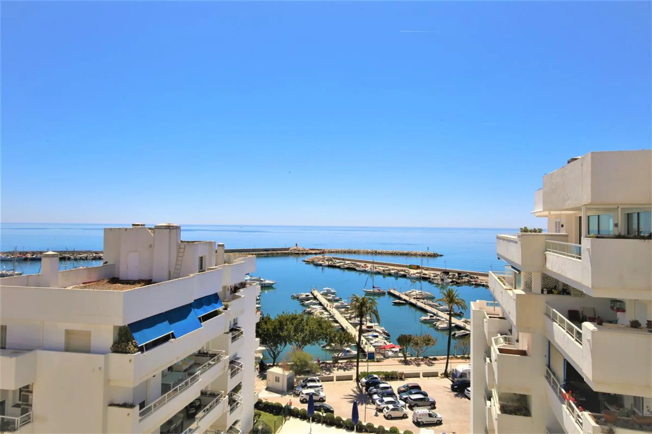 Apartment - Penthouse в продаже в Estepona, Málaga. В доме 2 спален и 2 ванных комнат. Площадь дома 102 м². Площадь участка 108 м²