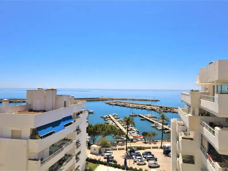 Apartment - Penthouse в продаже в Estepona, Málaga. В доме 2 спален и 2 ванных комнат. Площадь дома 102 м². Площадь участка 108 м²