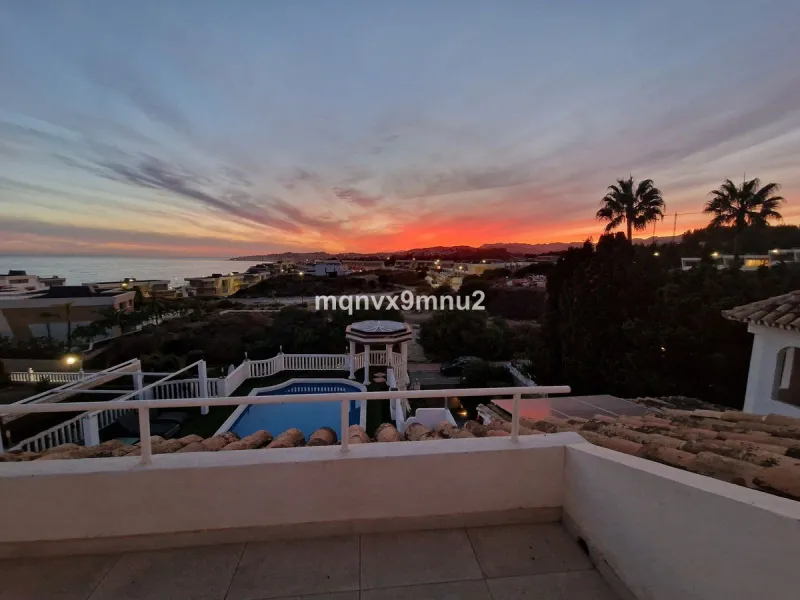 Fully detached impressive home.