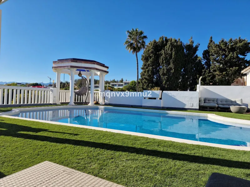 Fully detached impressive home.
