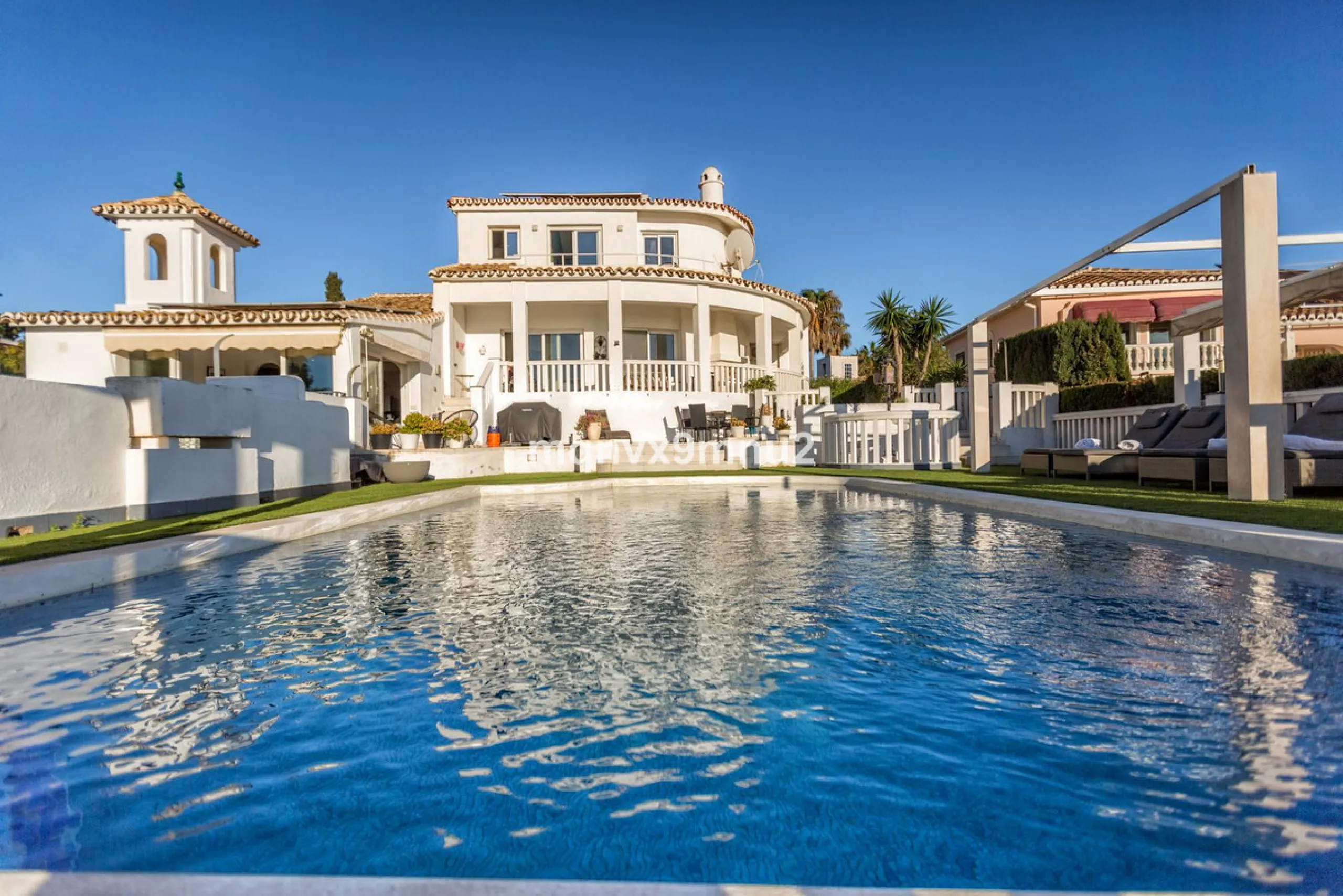 Fully detached impressive home.