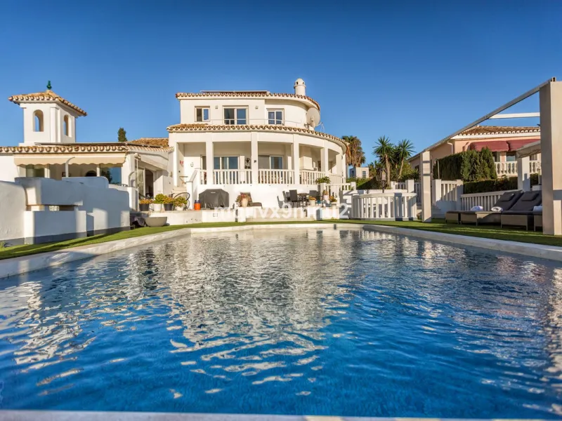 Fully detached impressive home.