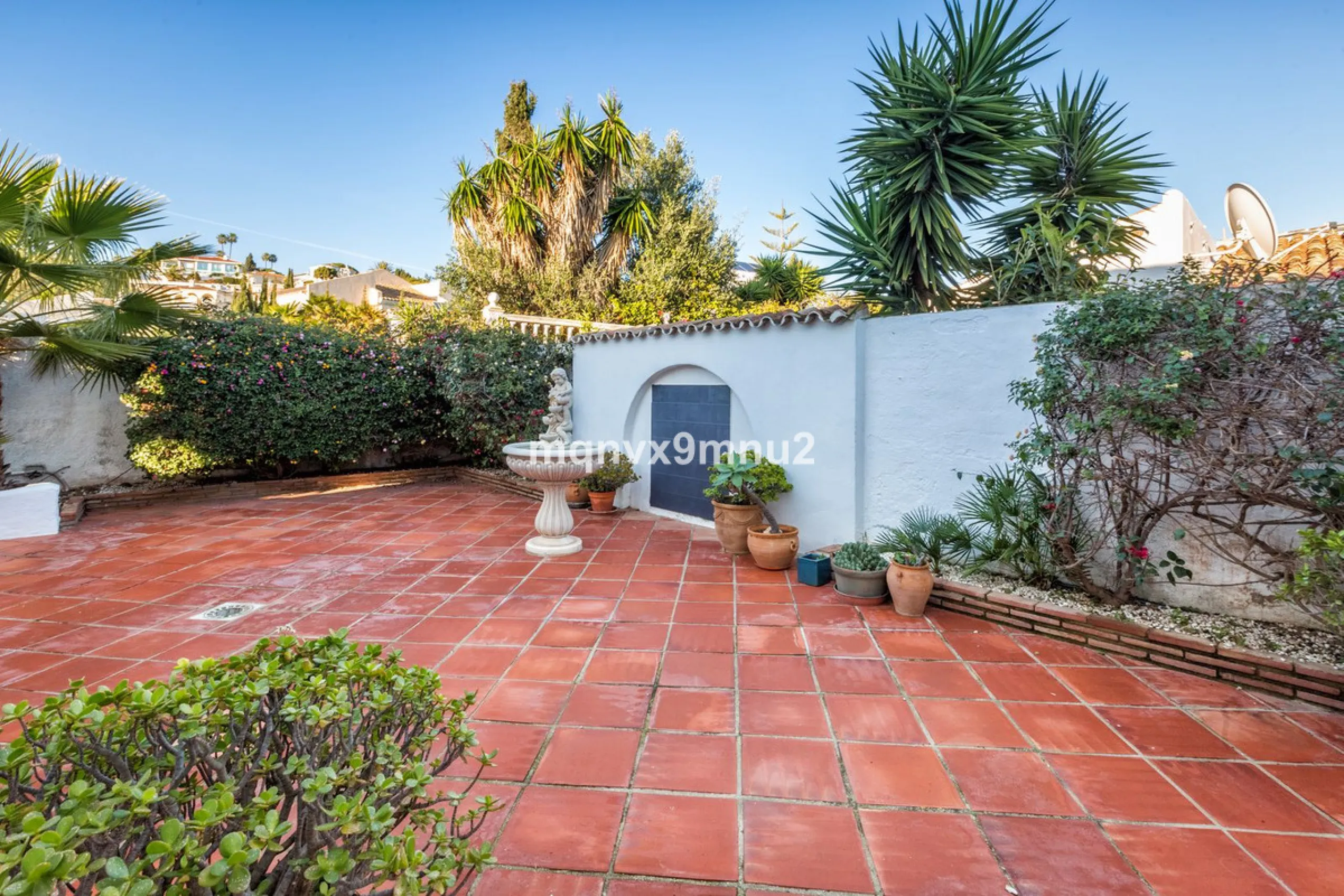 Fully detached impressive home.