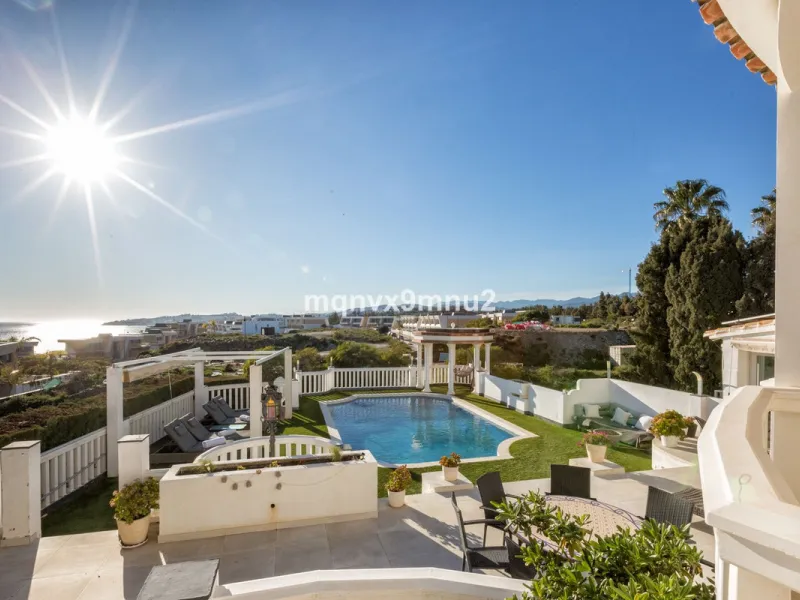 Fully detached impressive home.