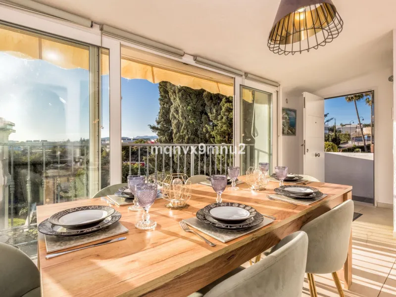 Fully detached impressive home.