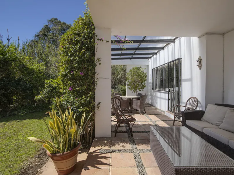 This charming single-storey villa presents a rare opportunity to create a truly special home in one of the most prestigious areas of Guadalmina Baja. Set on a generous 813m² plot, the property enjoys a unique and tranquil position as one of just four hous