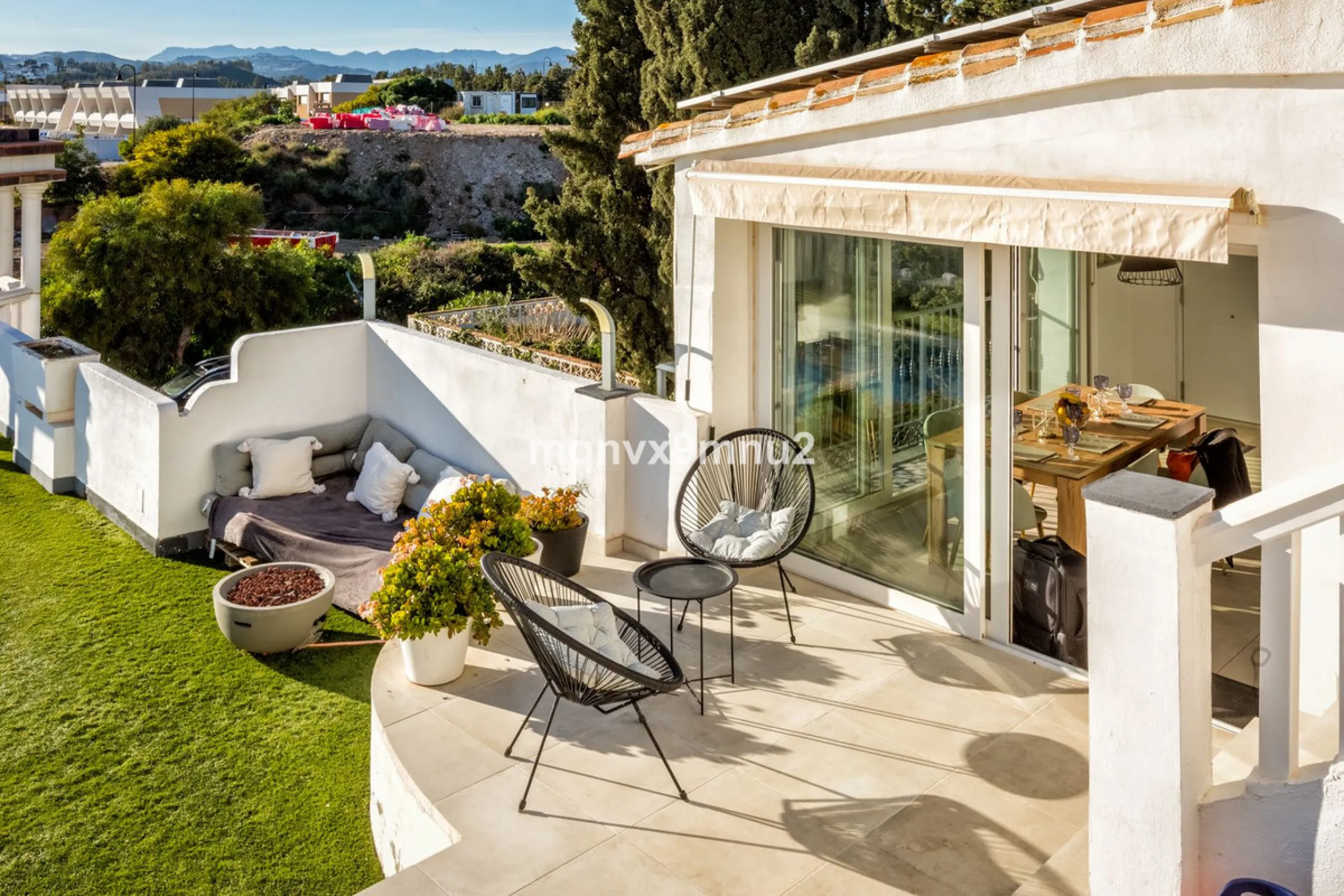 Fully detached impressive home.