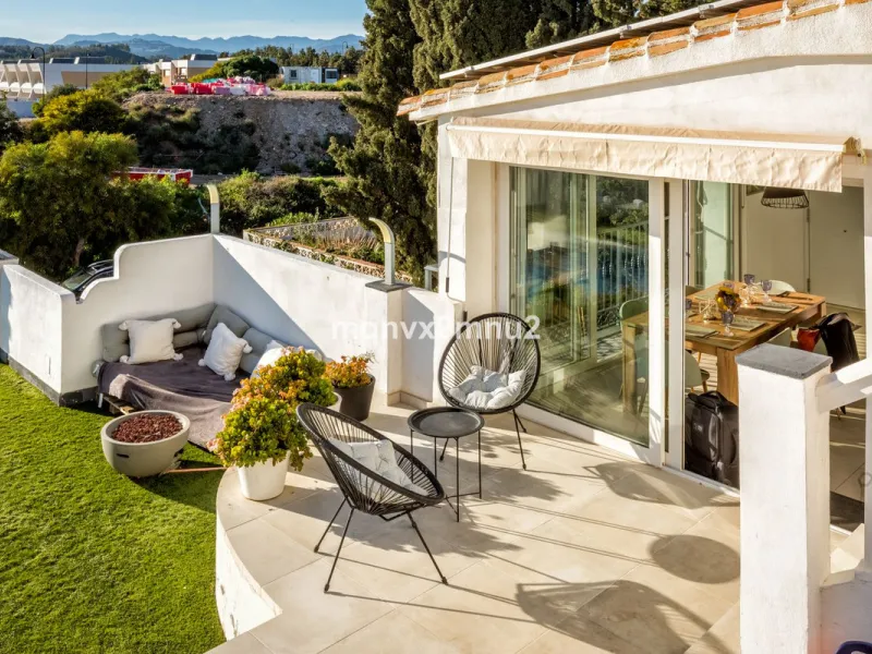 Fully detached impressive home.