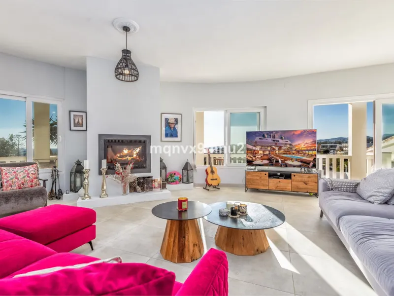 Fully detached impressive home.