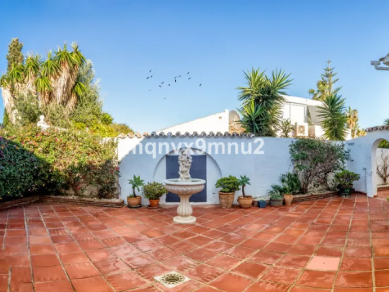 Fully detached impressive home.