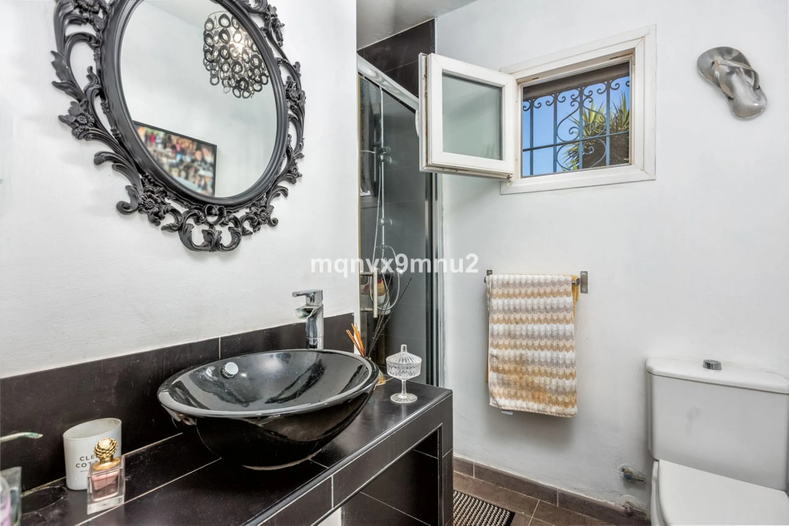 Fully detached impressive home.