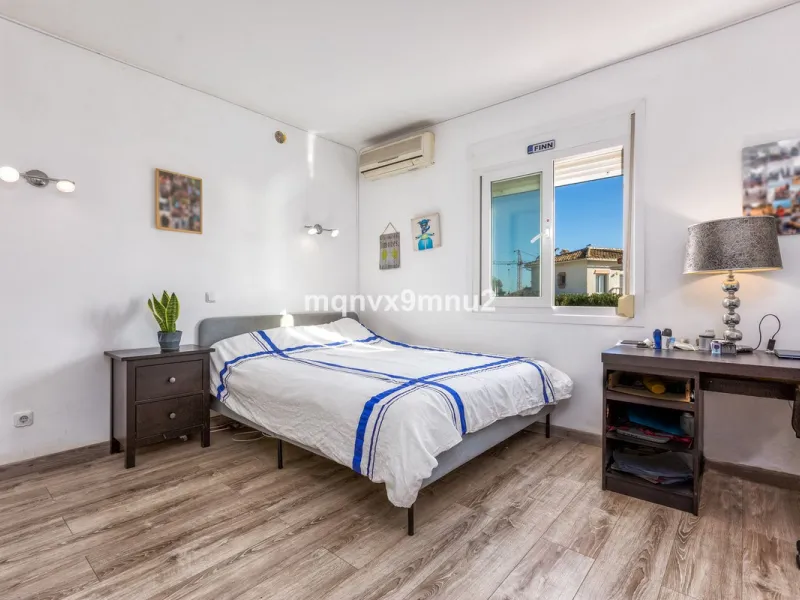 Fully detached impressive home.