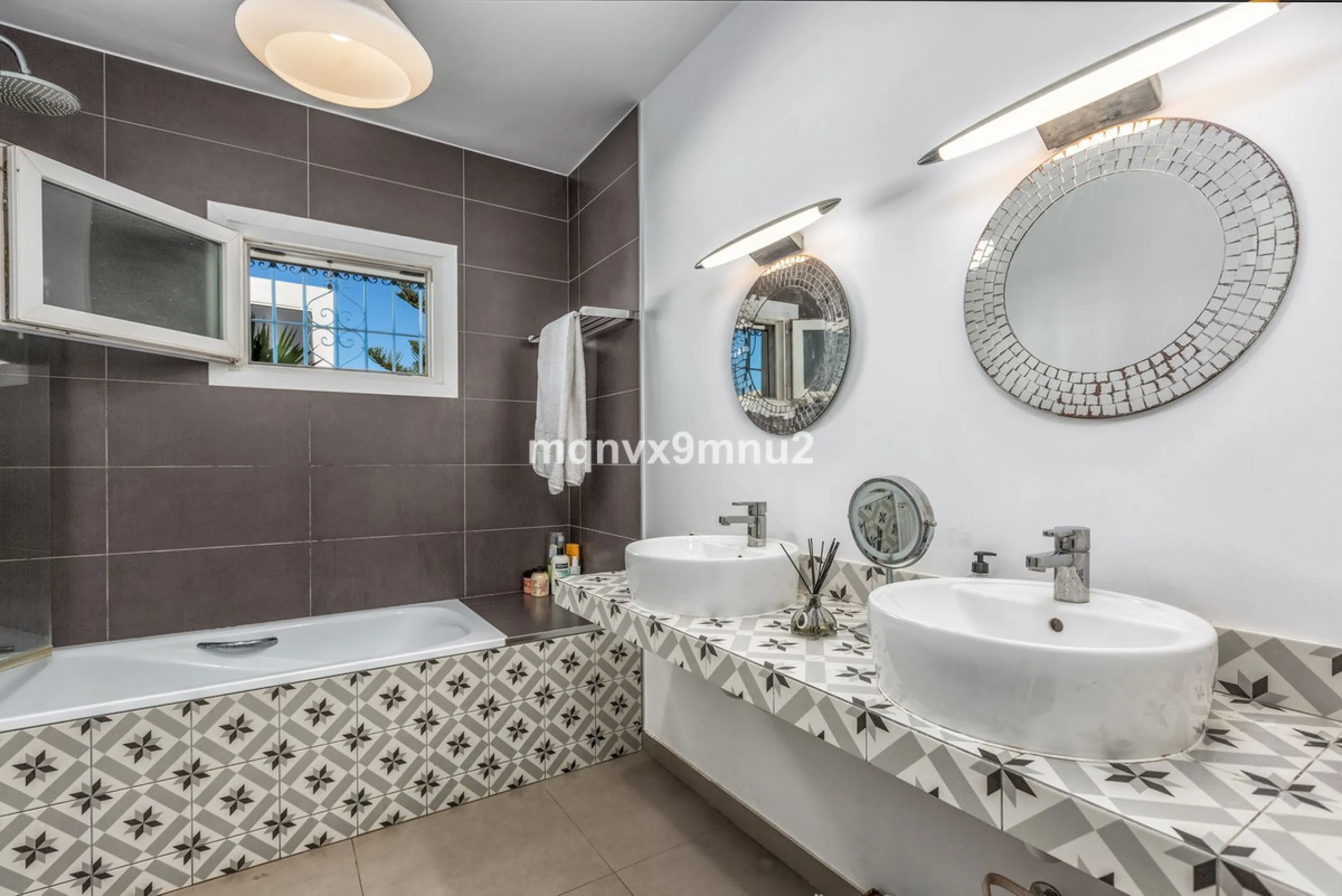 Fully detached impressive home.