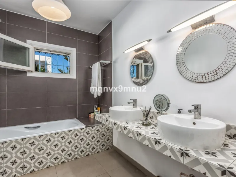 Fully detached impressive home.