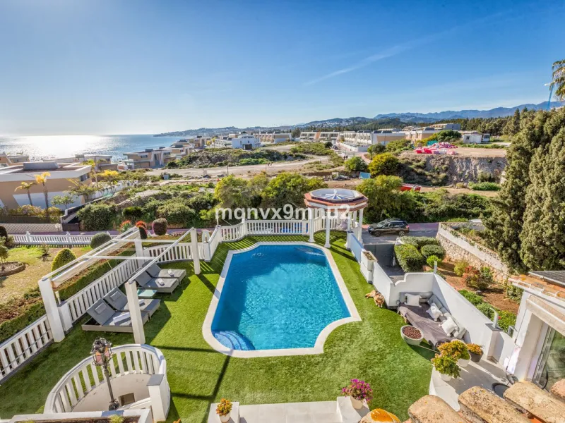 Fully detached impressive home.
