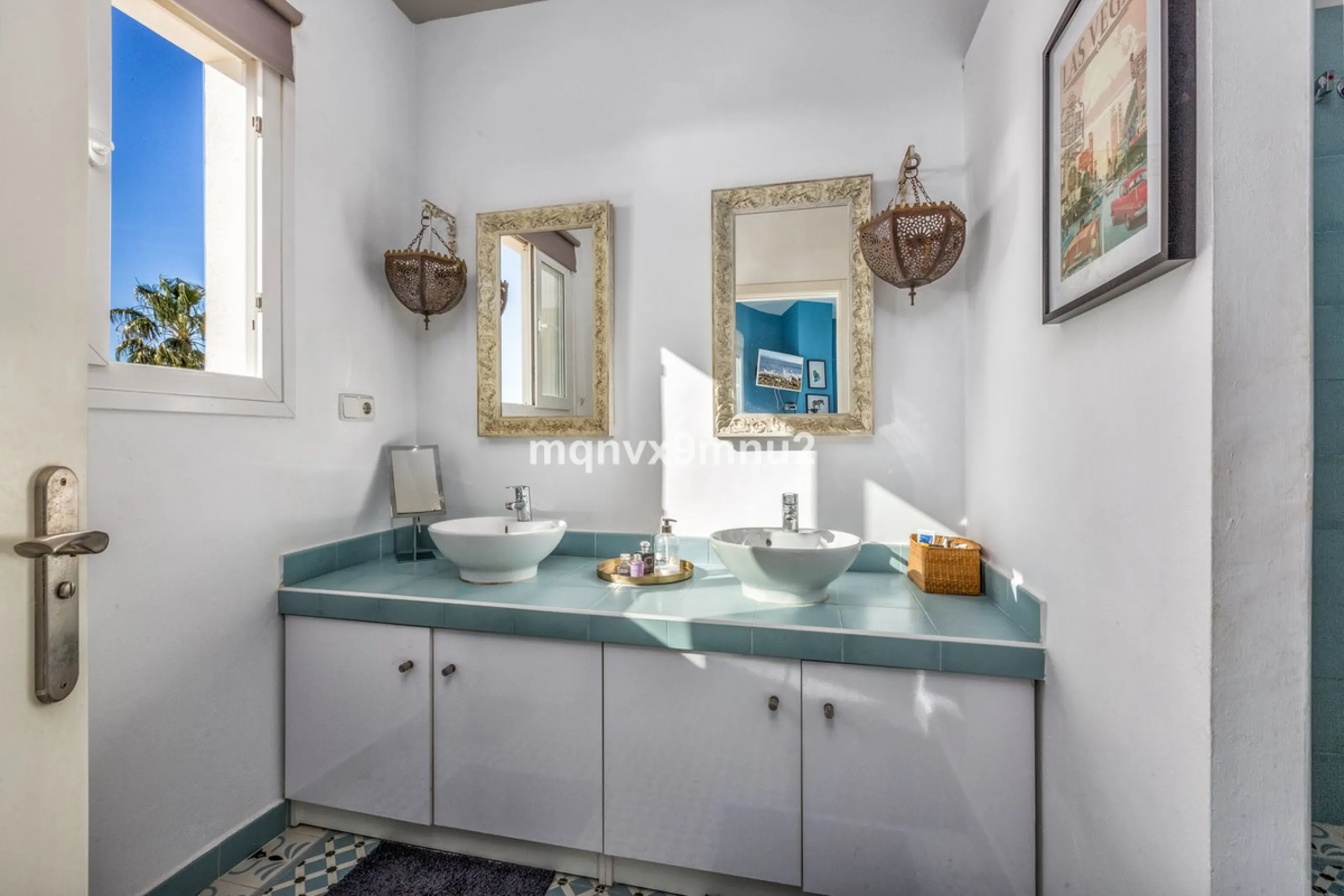 Fully detached impressive home.