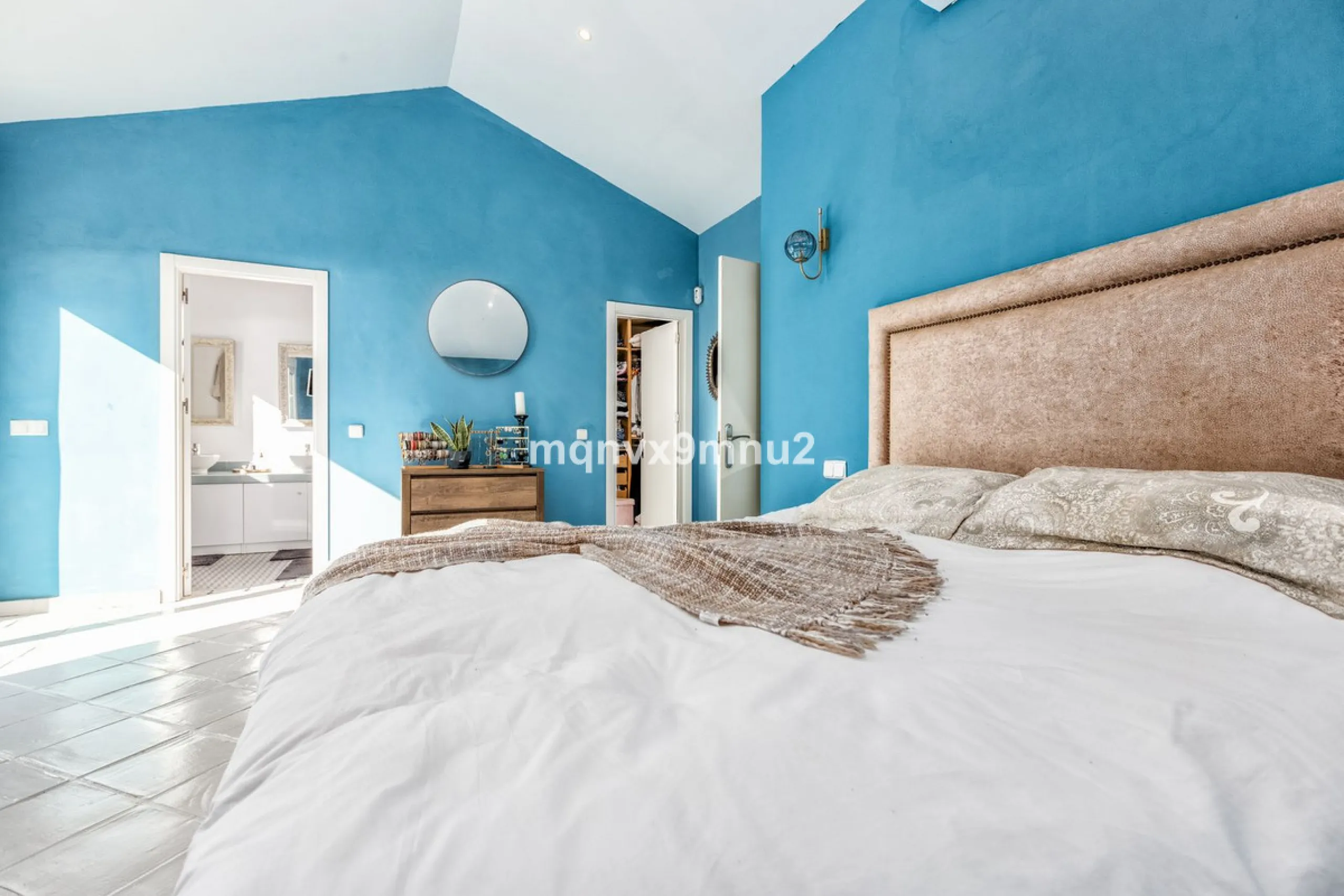 Fully detached impressive home.