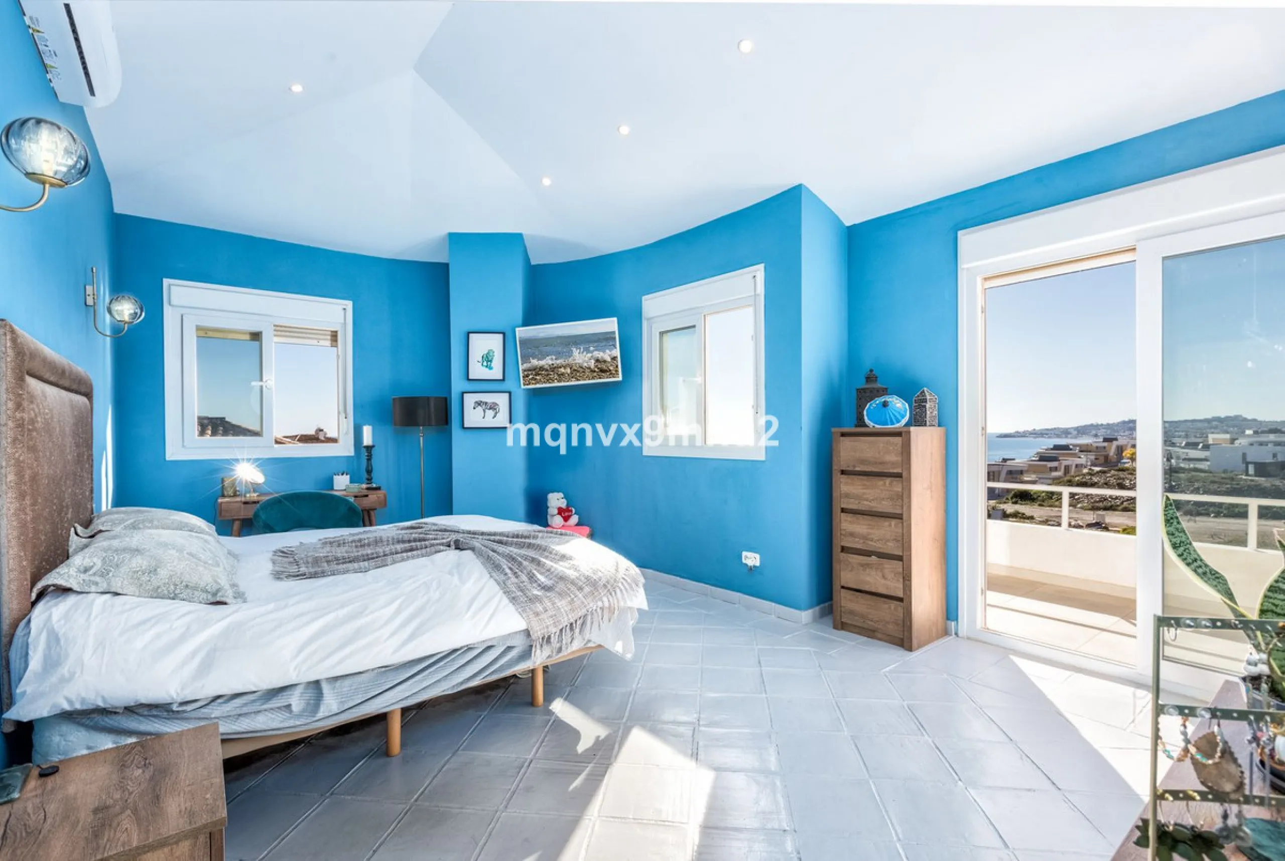 Fully detached impressive home.
