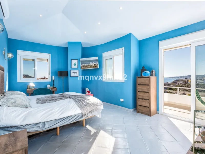 Fully detached impressive home.