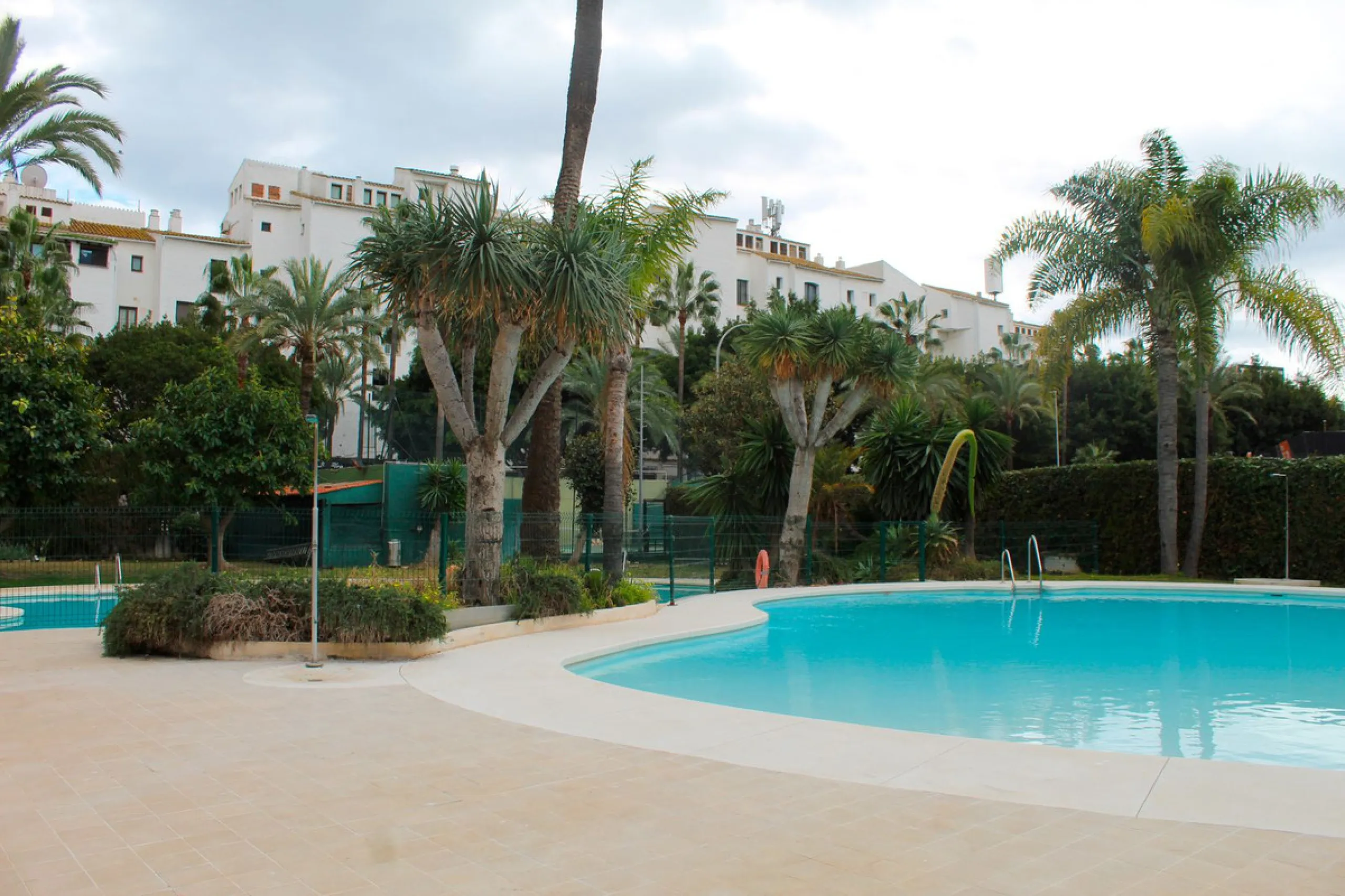 Apartment - Penthouse в продаже в Marbella, Málaga. В доме 3 спален и 3 ванных комнат. Площадь дома 208 м²