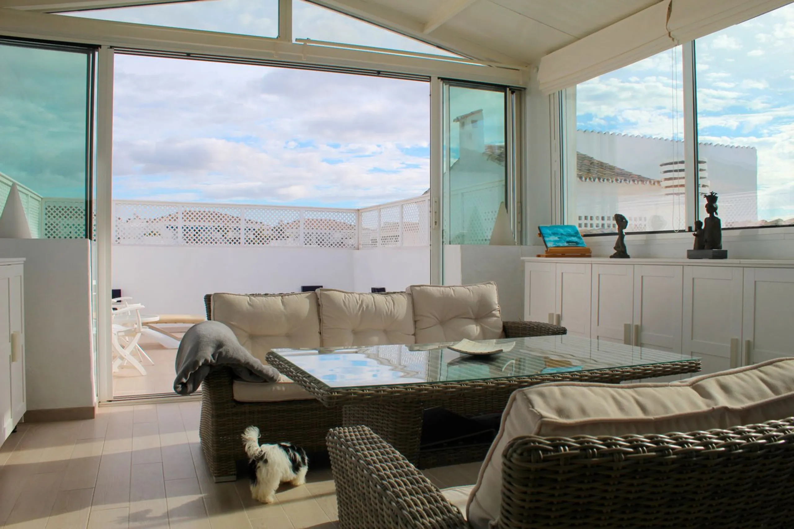 Apartment - Penthouse в продаже в Marbella, Málaga. В доме 3 спален и 3 ванных комнат. Площадь дома 208 м²