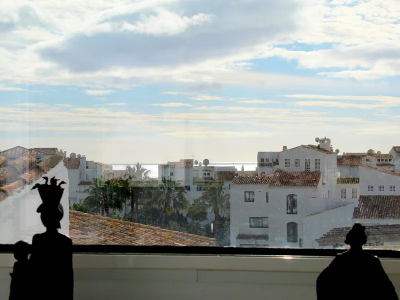 Apartment - Penthouse в продаже в Marbella, Málaga. В доме 3 спален и 3 ванных комнат. Площадь дома 208 м²