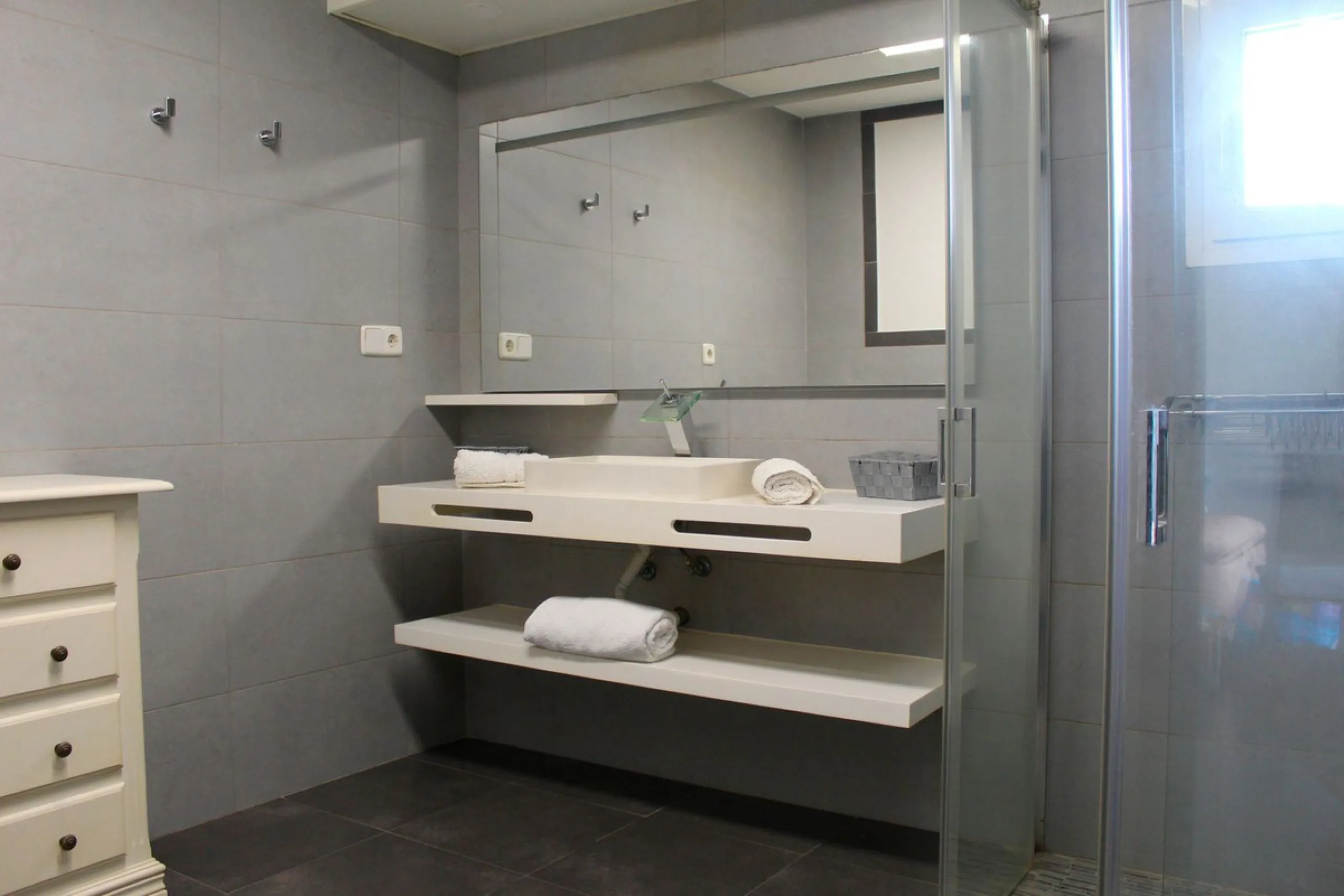 Apartment - Penthouse в продаже в Marbella, Málaga. В доме 3 спален и 3 ванных комнат. Площадь дома 208 м²