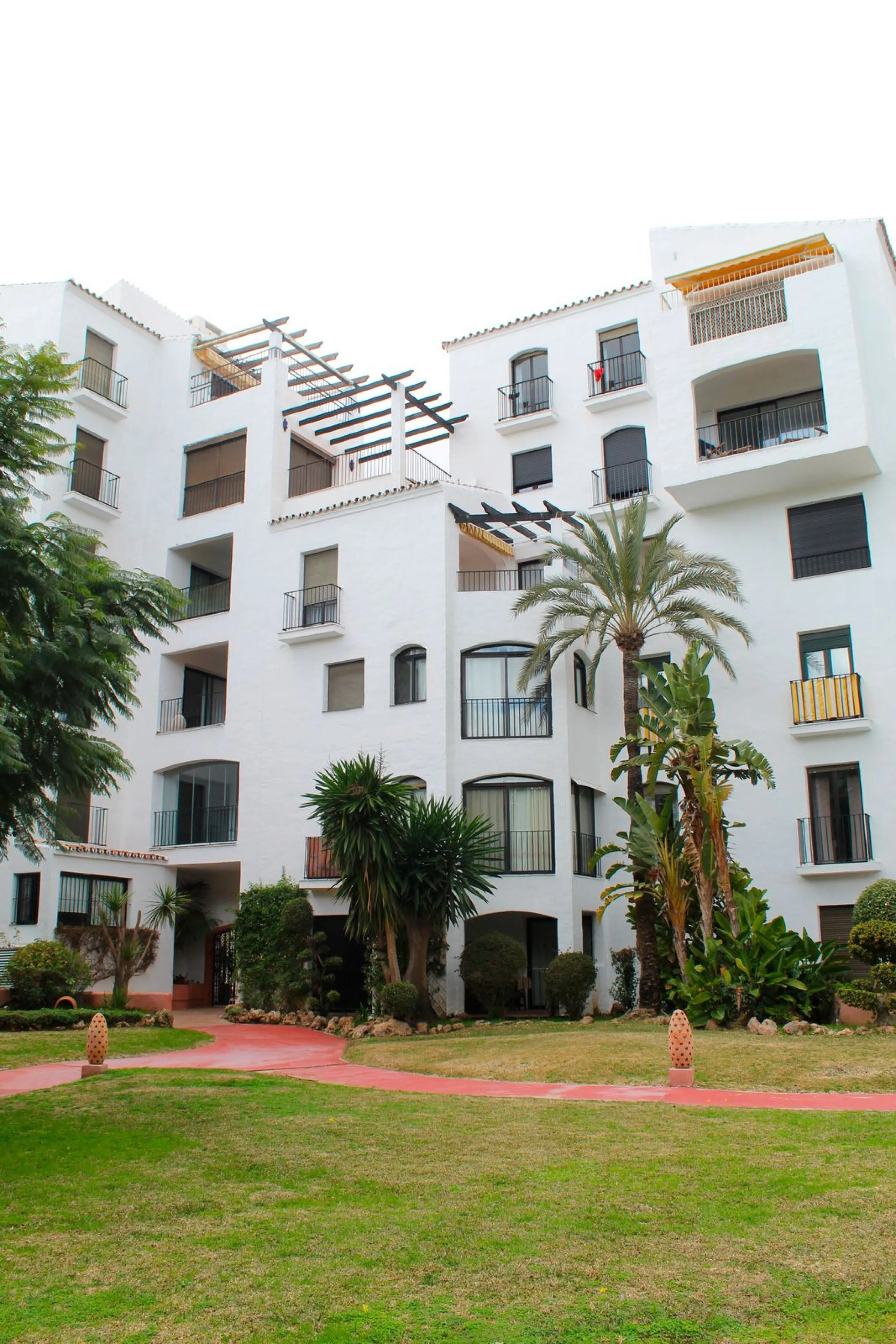 Apartment - Penthouse в продаже в Marbella, Málaga. В доме 3 спален и 3 ванных комнат. Площадь дома 208 м²