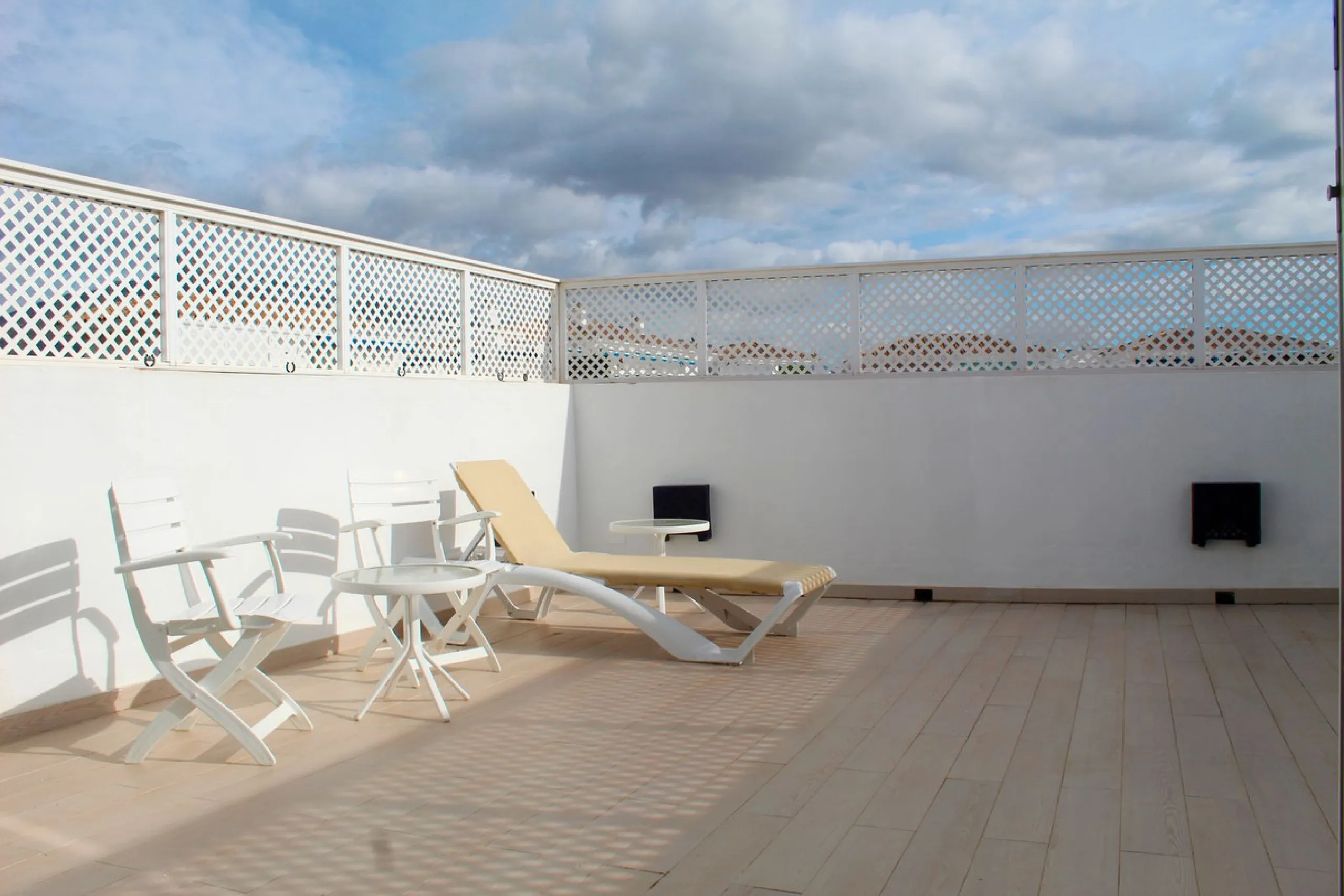Apartment - Penthouse в продаже в Marbella, Málaga. В доме 3 спален и 3 ванных комнат. Площадь дома 208 м²